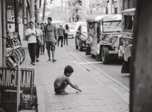 philippines street child pee